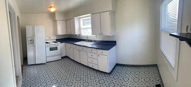 Building Photo - BENS01