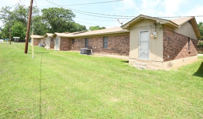 Building Photo - Charming 2 Bedroom, 1 Bath in Whitehouse ISD!