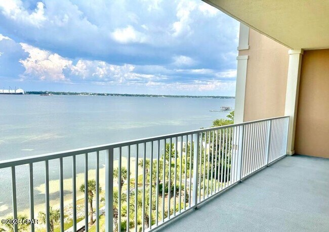 Building Photo - 2400 Grandiflora Blvd