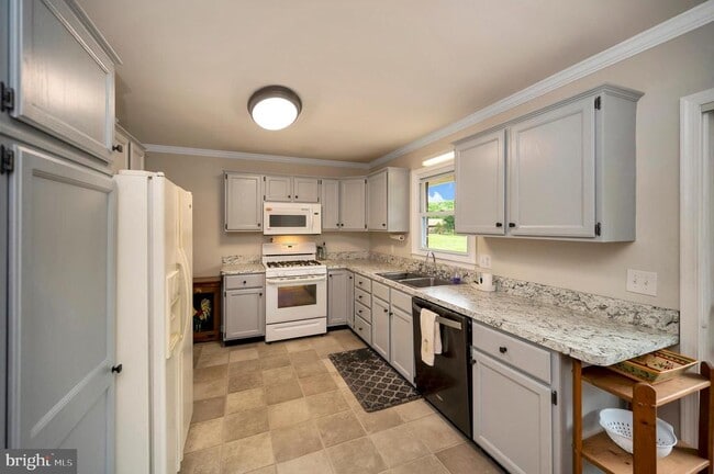 Building Photo - 212 Mt Pleasant Blvd
