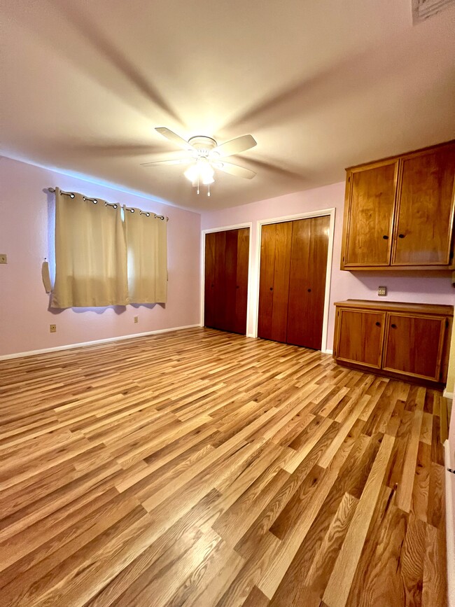 Master bedroom - 918 Fieldwood Dr