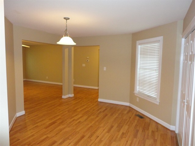 Building Photo - 5810 Colonial Dr