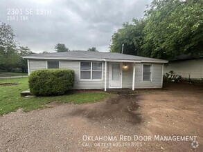 Building Photo - 2301 SE 13th-