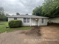 Building Photo - 2301 SE 13th-