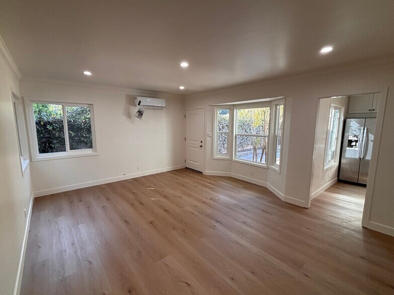 Building Photo - 6534 Peach Ave