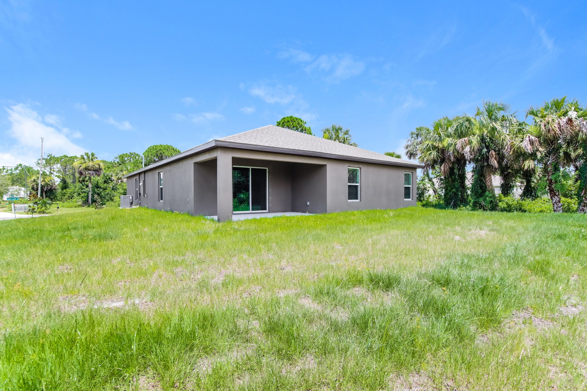 Building Photo - 3399 Lakeland Ave