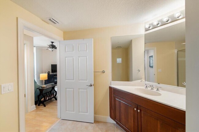 Building Photo - 800 N Tamiami Trl