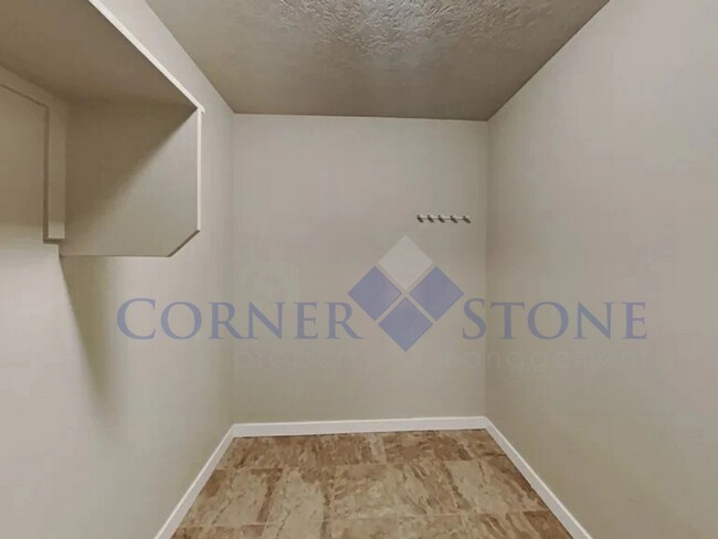 Building Photo - Stunning Home in Meridain!
