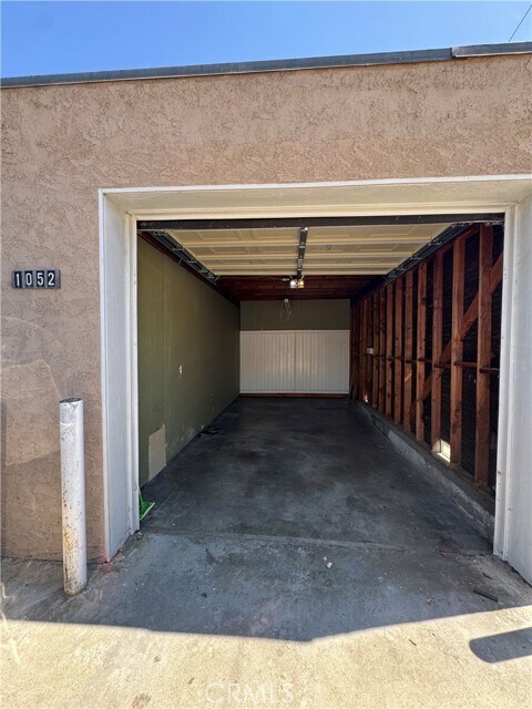 Building Photo - 1052 W 25th St