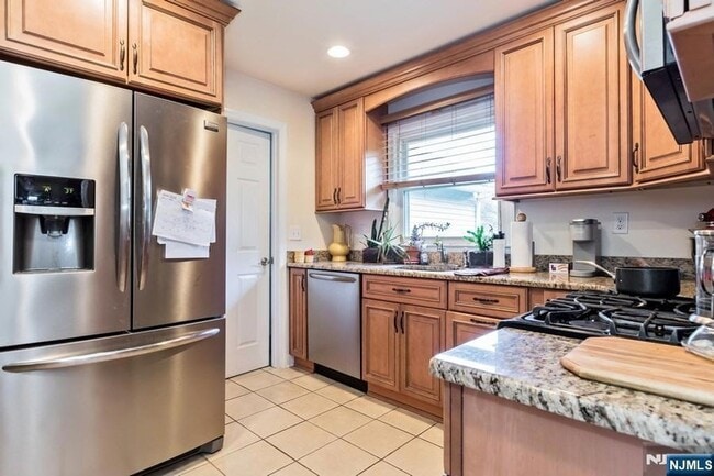 Building Photo - 326 Ramapo Valley Rd