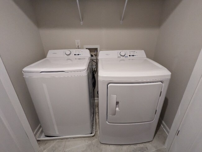 Building Photo - 561 Becks Pl