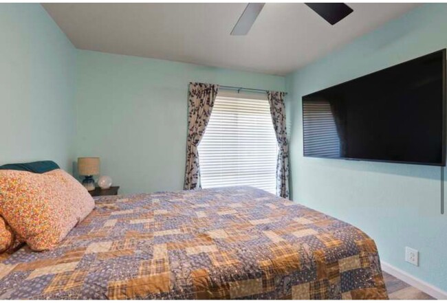 Building Photo - Furnished Southpointe 2Bed/1.5Bath Upper L...