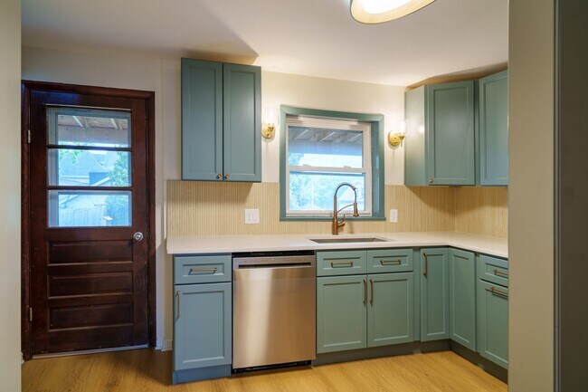 Building Photo - 3157 Shadeland Ave