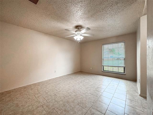 Building Photo - 1112 Autumn Oak Dr