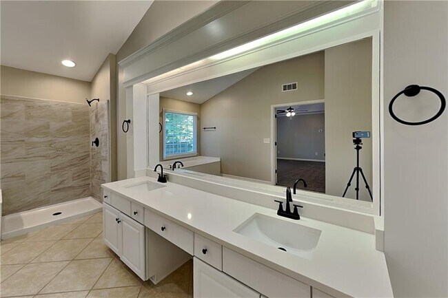 Building Photo - 6520 Ganton Dr