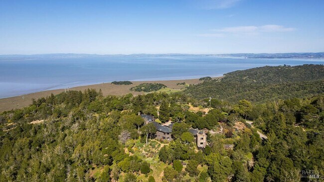 Building Photo - 1100 Bayhills Dr