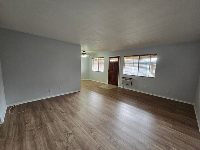 Building Photo - Spacious 2-Bedroom, 2-Bath Top-Floor Unit ...