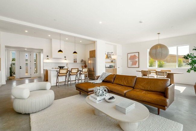 Building Photo - 361 W Sunview Ave