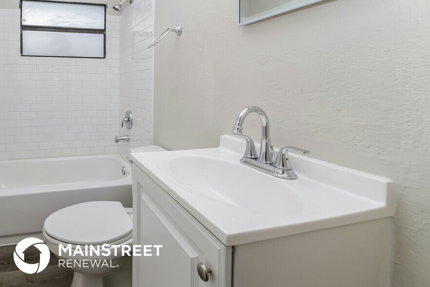 Building Photo - 950 Lormann Cir