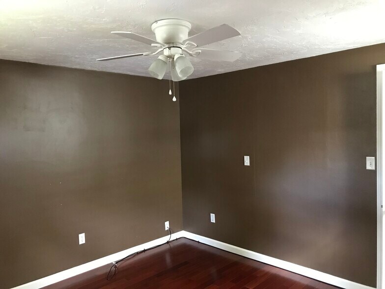 Building Photo - 16 Bowstring Way