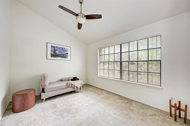 Building Photo - 1938 Holly Hill Dr