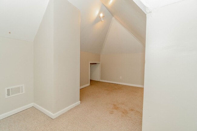 Building Photo - 515 1/2 Franklin St - Cedar Falls
