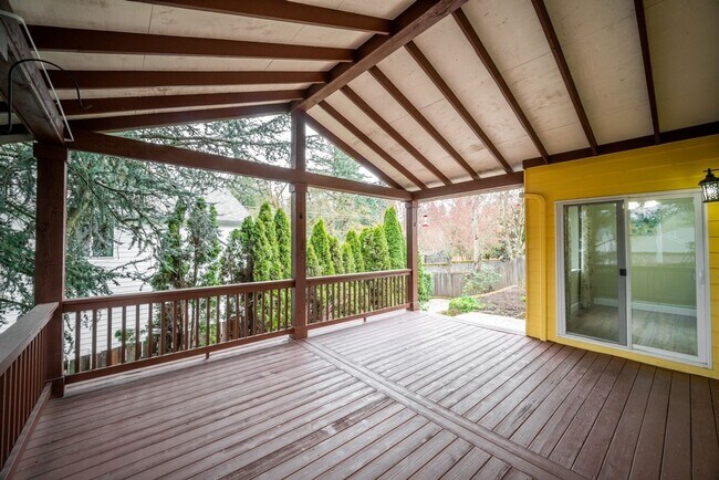 Building Photo - 16044 SE Flavel Dr
