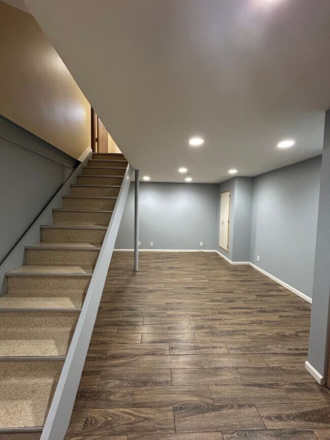 Building Photo - 704 N 74th Ave