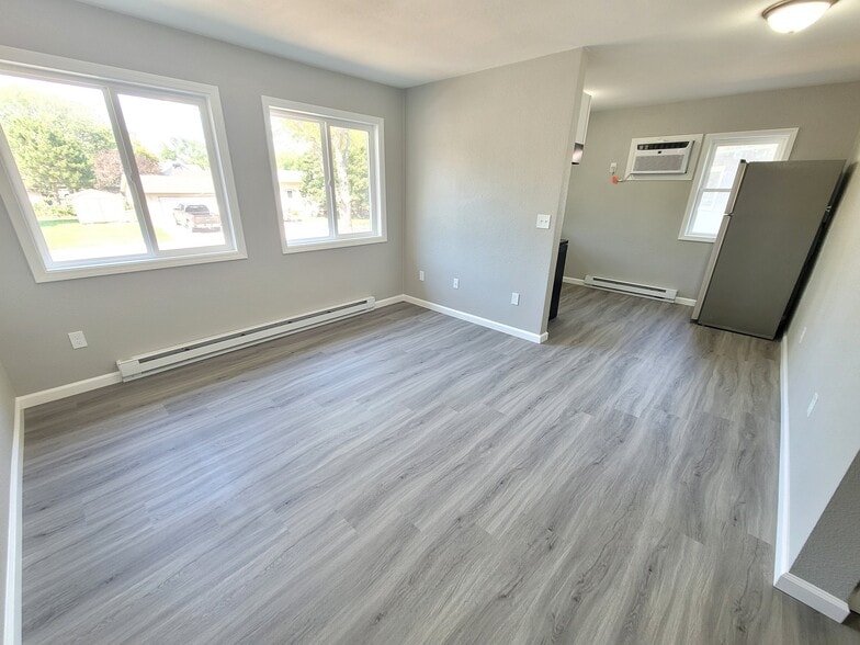 Building Photo - 1301 Iowa Ave SE