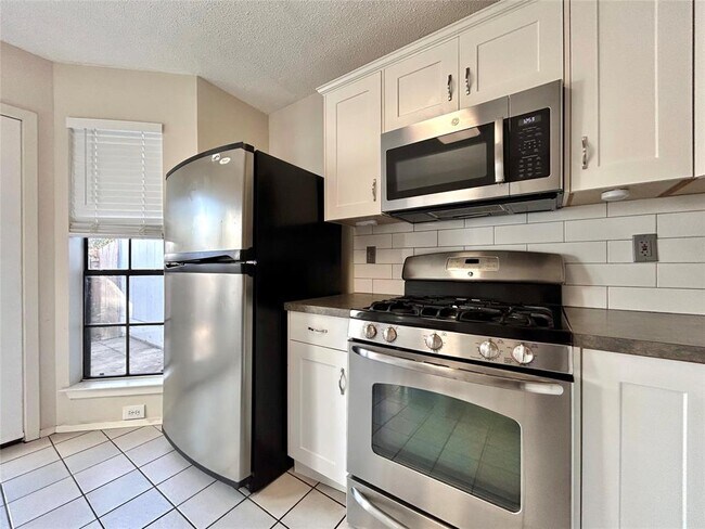 Building Photo - 1411 Gracy Farms Ln