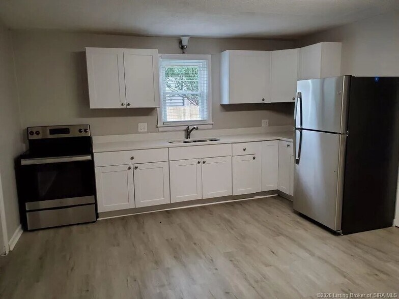 Building Photo - 504 Crestview Ct