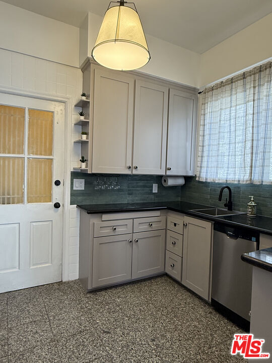 Building Photo - 157 N La Peer Dr