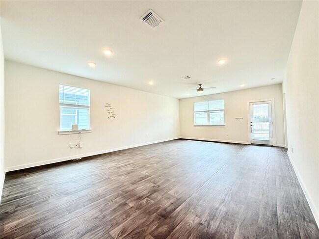 Building Photo - 3013 Louris Ln