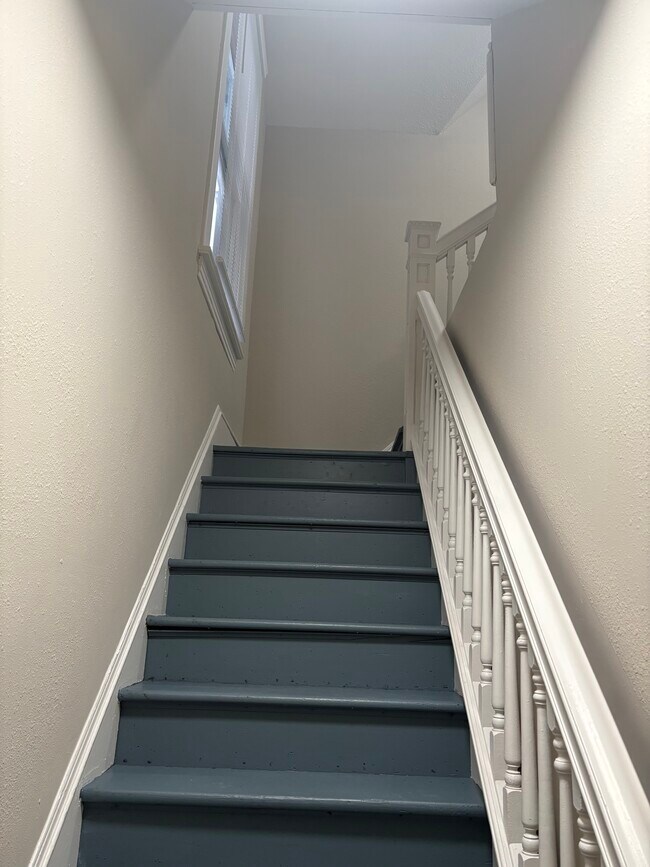 Building Photo - 3121 Hoyt Ave