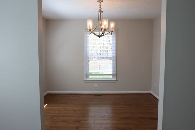 Building Photo - Fabulous neighborhood 4 BR home right on Elizabeth Lake