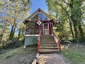 Building Photo - 574 Primitive St