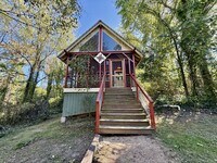 Building Photo - 574 Primitive St