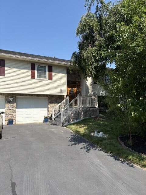 Building Photo - "Charming 4-Bedroom Lancaster Home with Granite Kitchen & Finished Basement Oasis!"