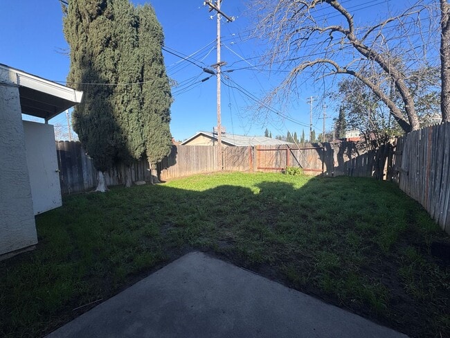 Building Photo - 7031-7033 Peachtree Ave