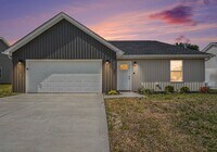 Building Photo - Relaxing 4BR Home in Peaceful Neighborhood