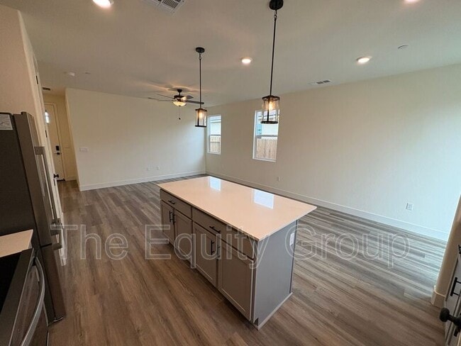 Building Photo - 2405 N Fontana St