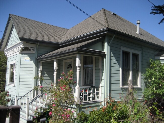 Building Photo - 112 Myrtle St