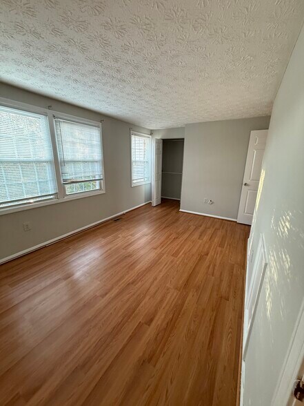 masterbed - 3415 Castle Way