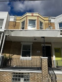 Building Photo - Newly Renovated 3 Bed/1 Bath Rowhome