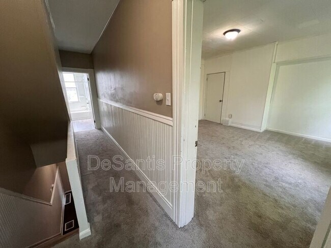 Building Photo - 1104 Brabec St