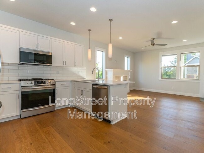 Building Photo - 10921 SW Annand Hill Ct