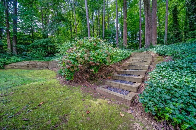 Building Photo - Renovated 4 bed home in Kennesaw w/ Designer Kitchen