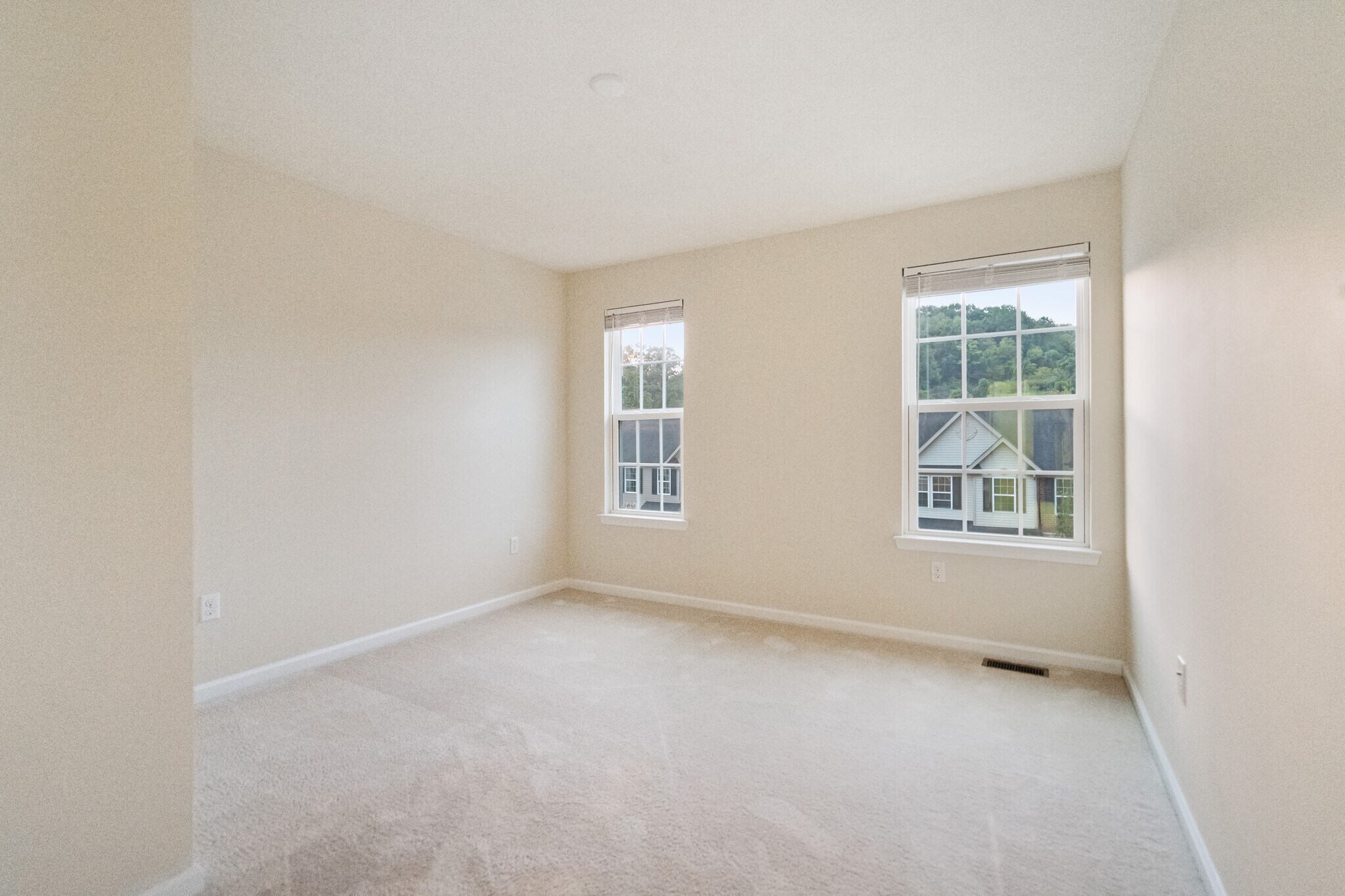 Building Photo - 8042 Hinsdale Ln