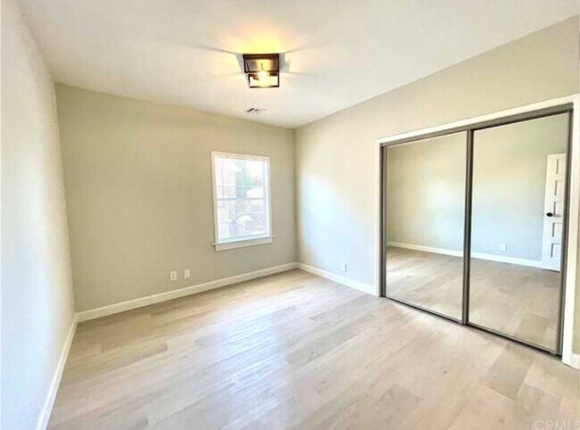 Building Photo - Charming 3BR Duplex in Los Angeles
