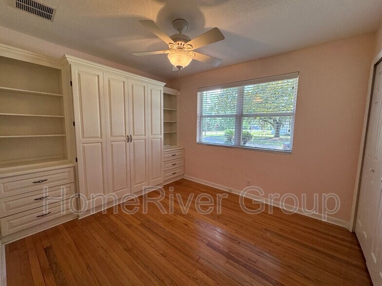 Building Photo - 2204 Tegner Dr